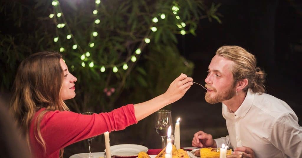 Valentines Date Ideas, candle light dinner.