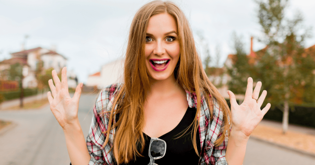 A woman raises her hands with a smile, saying goodbye to the narcissist to leave the conversation.